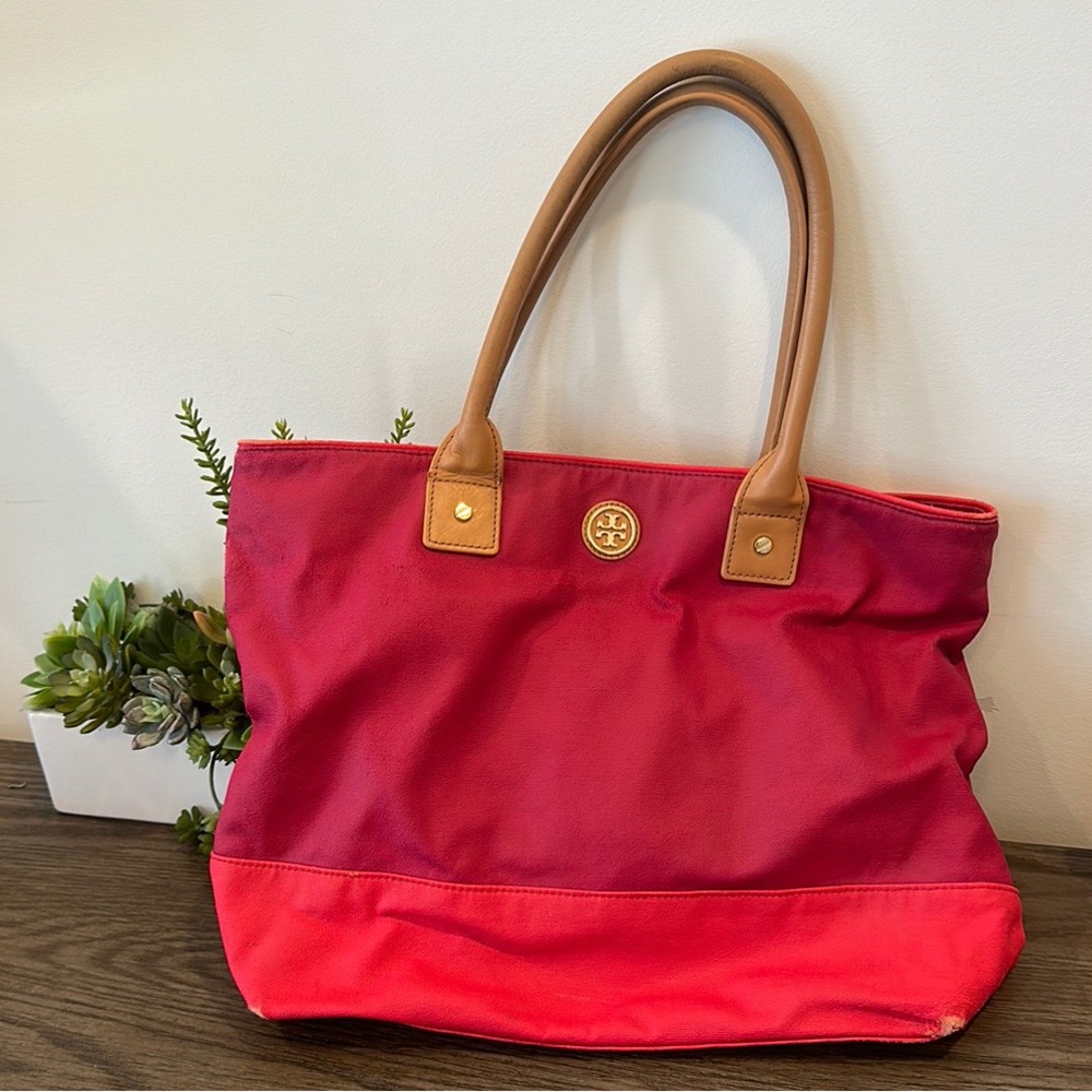 Tory Burch Colorblock Magenta/Pink Well-Loved Tote Bag Leather Handles Gold Tone
